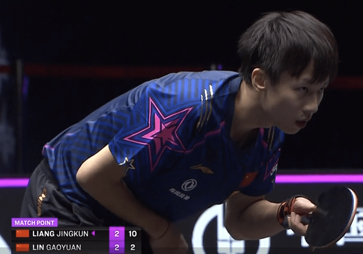 关于漓江雄鲨队惊险晋级南城山猫队，橄榄球季后赛上演关键失误成转折！目标直指冠军的信息