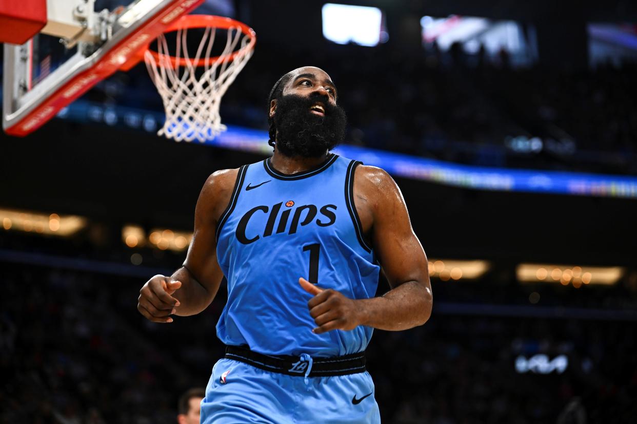 kaiyun体育包含哈登迎来十二赛季高光表现，老鹰球迷沸腾！的词条