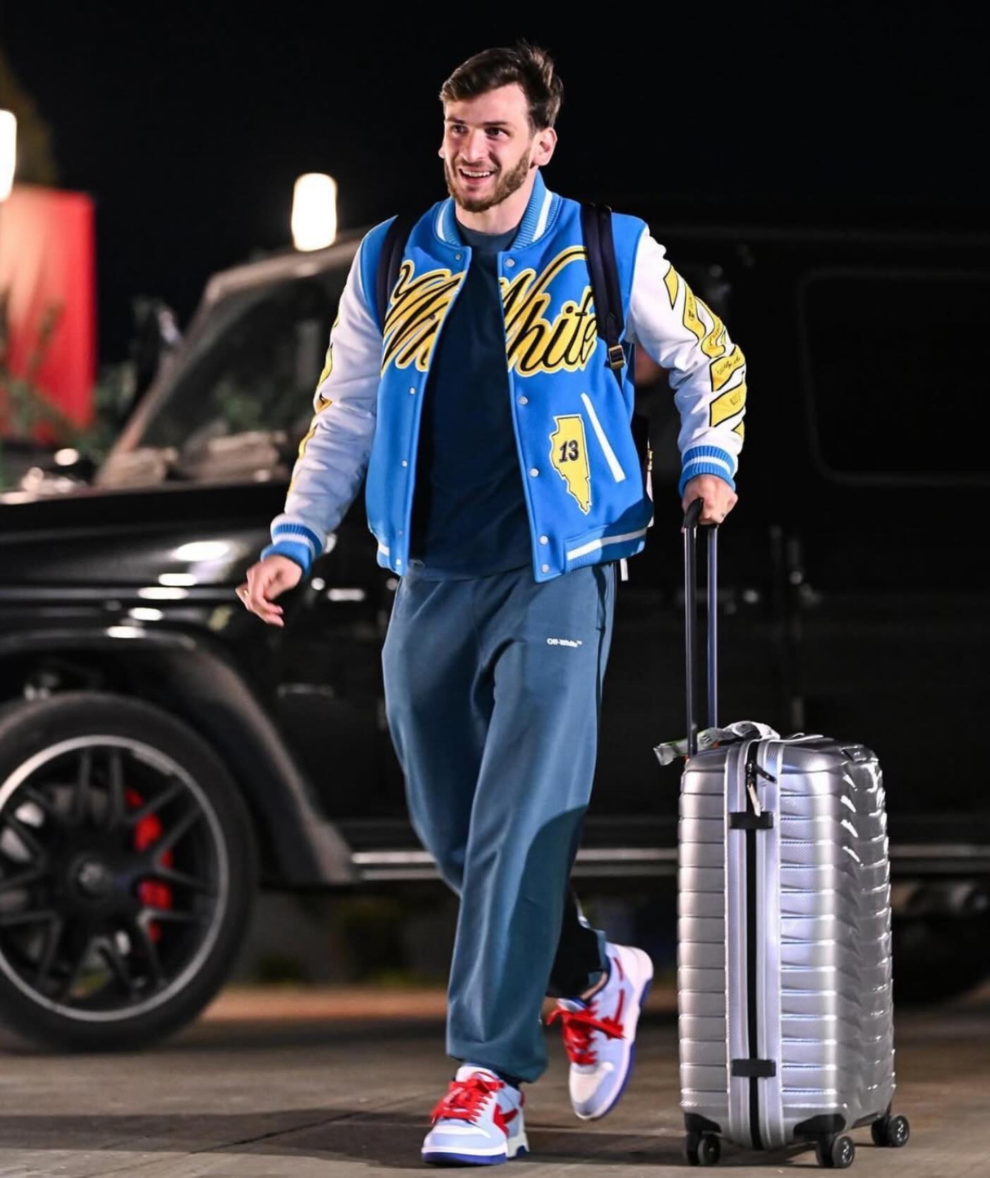 开云app下载赛前体能课后，那不勒斯远射贴柱备战荷甲，球迷炸锅，更衣室氛围转暖的简单介绍